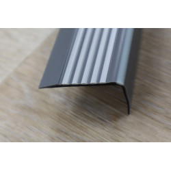 Schodová hrana luminiscenčná TKNG tmavošedá 0146/0138