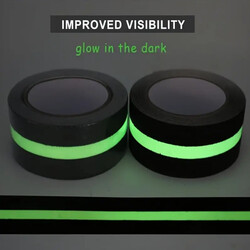 Protišmyková páska s luminiscenčným pruhom